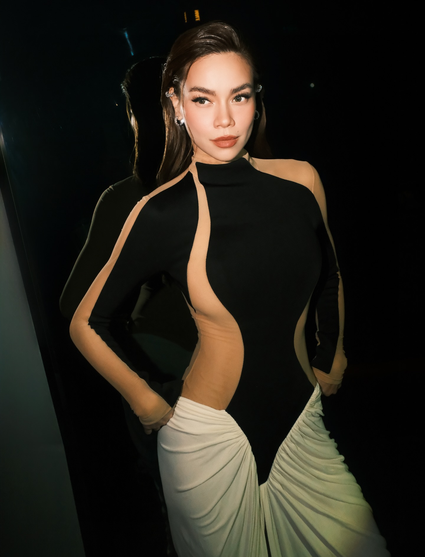 Hồ Ngọc H&agrave; mặc v&aacute;y 300 triệu giống Lisa- Ảnh 4.