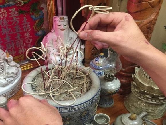 Cuối năm b&aacute;t hương xuất hiện 3 dấu hiệu n&agrave;y, gia chủ n&ecirc;n xem lại ngay- Ảnh 1.