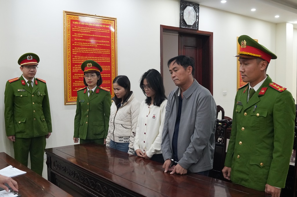 Đồng loạt khám xét 9 địa điểm, bắt giám đốc Vũ Sơn và kế toán Vũ Thị Khánh Huyền- Ảnh 1.