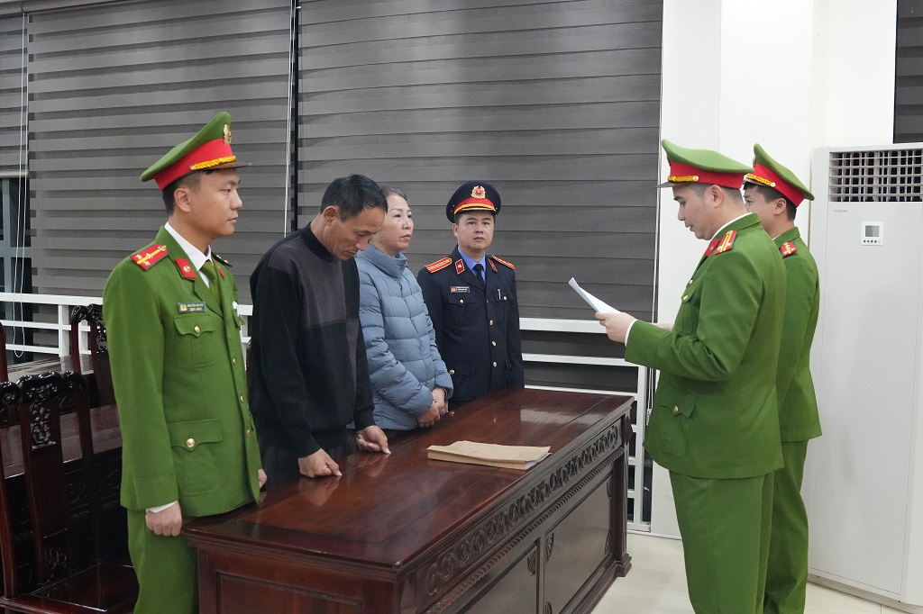 Đồng loạt khám xét 9 địa điểm, bắt giám đốc Vũ Sơn và kế toán Vũ Thị Khánh Huyền- Ảnh 2.