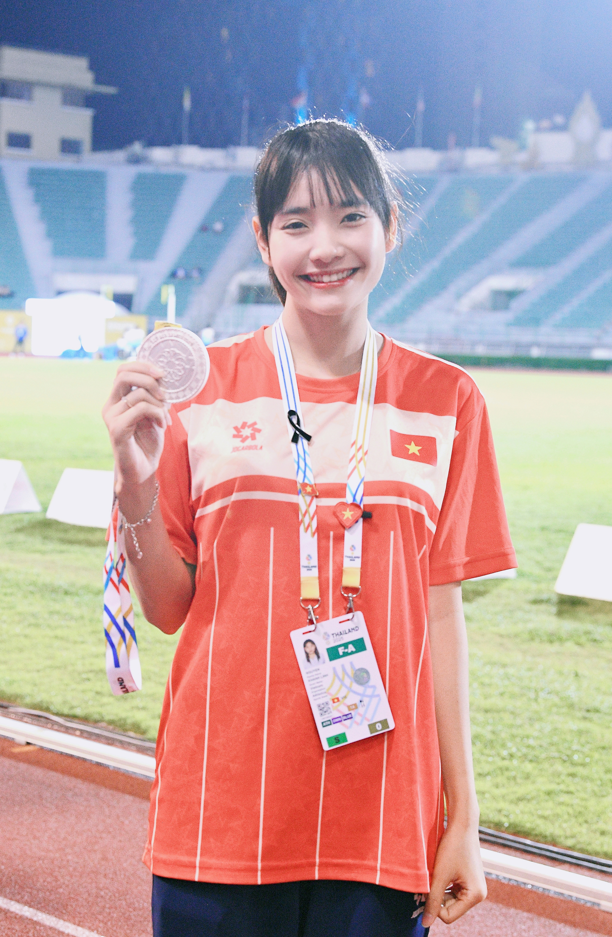 Gặp hotgirl Việt Nam 19 tuổi hot rần rần tr&ecirc;n b&aacute;o Th&aacute;i Lan, thẹn th&ugrave;ng khi được gọi l&agrave; 