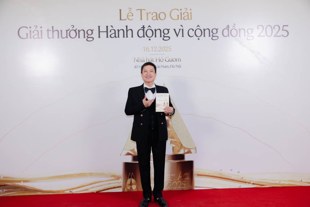 NSƯT Ch&iacute; Trung 10 năm mới mặc đẹp để dự Human Act Prize: "Rất cần những giải thưởng như thế n&agrave;y"- Ảnh 1.