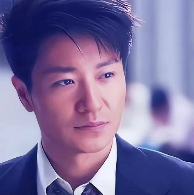 Mỹ nam biến dạng gương mặt v&igrave; thẩm mỹ- Ảnh 3.