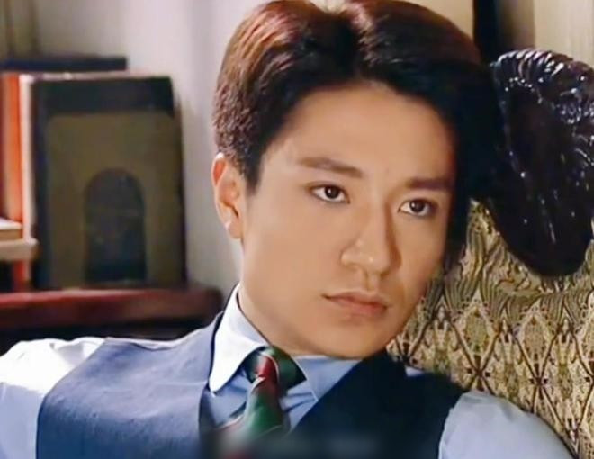 Mỹ nam biến dạng gương mặt v&igrave; thẩm mỹ- Ảnh 5.