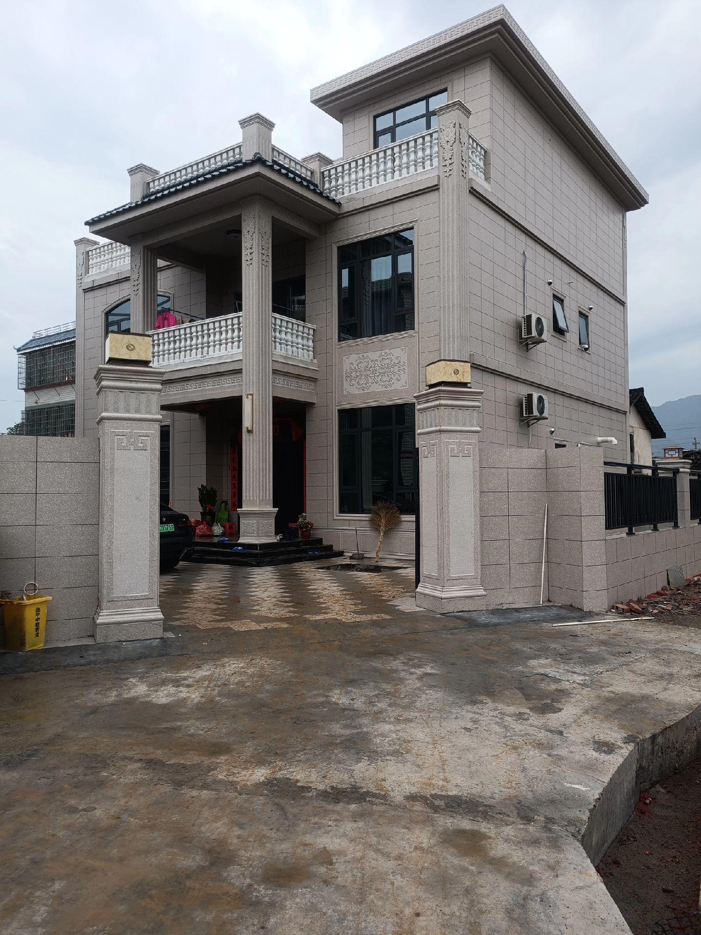 Chi hơn 600 triệu sửa nh&agrave; cho bố mẹ, con g&aacute;i chết lặng nghe c&ocirc;ng bố di ch&uacute;c- Ảnh 1.