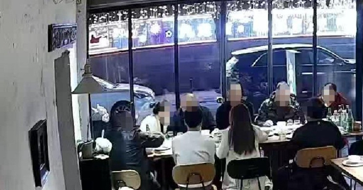 Li&ecirc;n hoan 10 người th&igrave; 9 người "biến mất", bỏ lại 1 người duy nhất sững sờ với h&oacute;a đơn 5 triệu đồng chưa thanh to&aacute;n: &ldquo;Họ bảo ra ngo&agrave;i h&iacute;t thở&rdquo;- Ảnh 2.