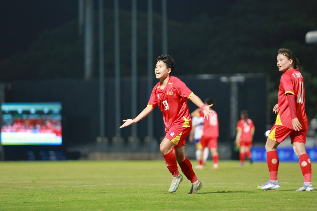 Phỏng vấn n&oacute;ng trọng t&agrave;i FIFA: "Trọng t&agrave;i sai ho&agrave;n to&agrave;n khi kh&ocirc;ng c&ocirc;ng nhận b&agrave;n thắng của Việt Nam"- Ảnh 3.