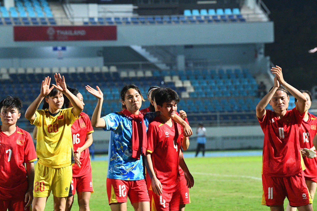 Đội tuyển nữ Việt Nam đã khóc rồi!- Ảnh 1. Đội tuyển nữ Việt Nam đã khóc rồi!- Ảnh 1.