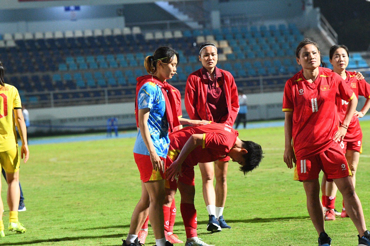 Đội tuyển nữ Việt Nam đã khóc rồi!- Ảnh 2. Đội tuyển nữ Việt Nam đã khóc rồi!- Ảnh 2.
