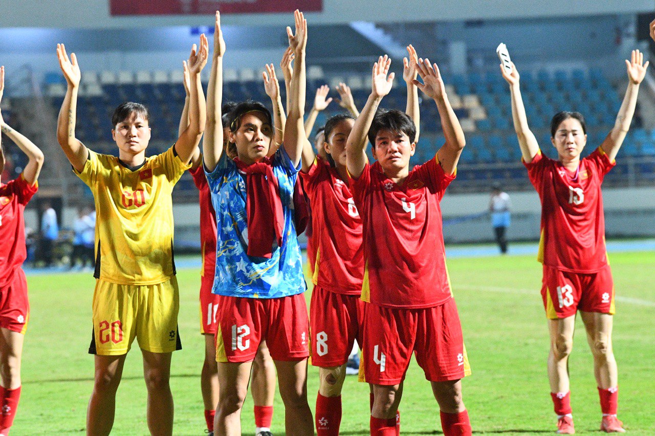 Đội tuyển nữ Việt Nam đã khóc rồi!- Ảnh 3. Đội tuyển nữ Việt Nam đã khóc rồi!- Ảnh 3.