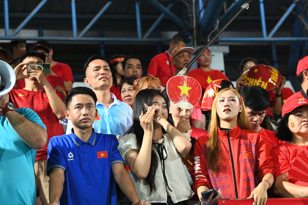 Đội tuyển nữ Việt Nam đã khóc rồi!- Ảnh 12. Đội tuyển nữ Việt Nam đã khóc rồi!- Ảnh 12.