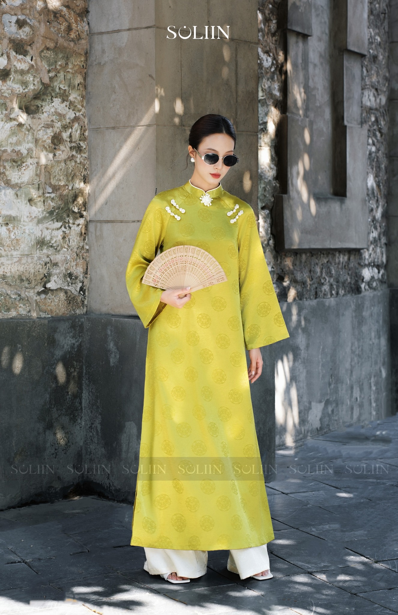 Hà Tăng lại tạo trend áo dài Tết: Local brand đồng loạt ra mắt các thiết kế, tôn trọn khí chất phụ nữ tuổi 35+- Ảnh 15. Hà Tăng lại tạo trend áo dài Tết: Local brand đồng loạt ra mắt các thiết kế, tôn trọn khí chất phụ nữ tuổi 35+- Ảnh 15.