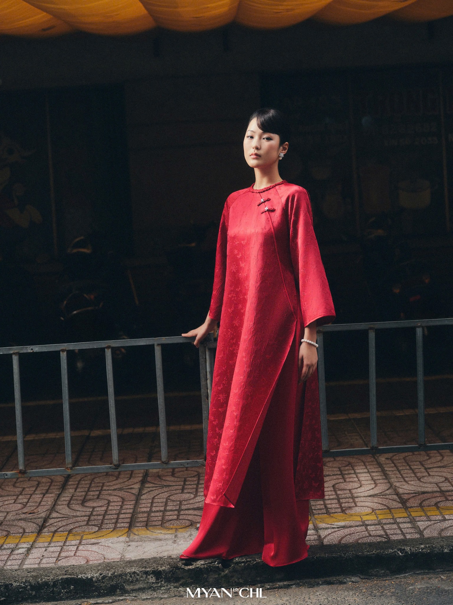 Hà Tăng lại tạo trend áo dài Tết: Local brand đồng loạt ra mắt các thiết kế, tôn trọn khí chất phụ nữ tuổi 35+- Ảnh 10. Hà Tăng lại tạo trend áo dài Tết: Local brand đồng loạt ra mắt các thiết kế, tôn trọn khí chất phụ nữ tuổi 35+- Ảnh 10.