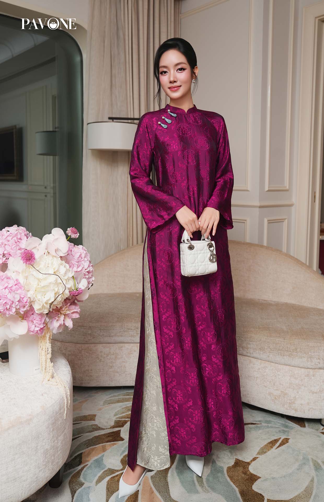 Hà Tăng lại tạo trend áo dài Tết: Local brand đồng loạt ra mắt các thiết kế, tôn trọn khí chất phụ nữ tuổi 35+- Ảnh 12. Hà Tăng lại tạo trend áo dài Tết: Local brand đồng loạt ra mắt các thiết kế, tôn trọn khí chất phụ nữ tuổi 35+- Ảnh 12.