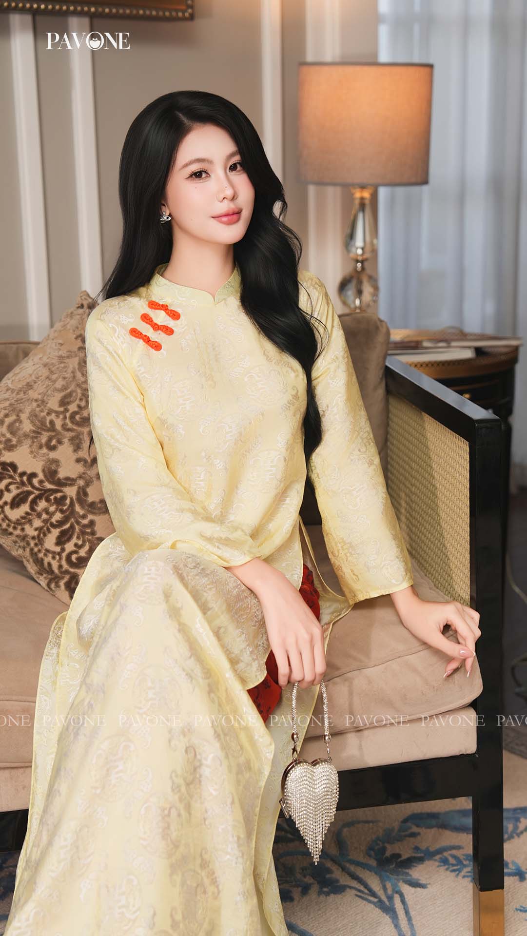 Hà Tăng lại tạo trend áo dài Tết: Local brand đồng loạt ra mắt các thiết kế, tôn trọn khí chất phụ nữ tuổi 35+- Ảnh 13. Hà Tăng lại tạo trend áo dài Tết: Local brand đồng loạt ra mắt các thiết kế, tôn trọn khí chất phụ nữ tuổi 35+- Ảnh 13.