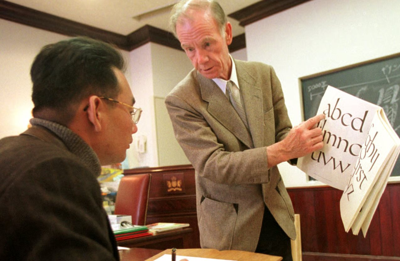 Tr&igrave;nh độ tiếng Anh của nền kinh tế thứ 4 thế giới đang thấp kỷ lục, học 10 năm kh&ocirc;ng thể giao tiếp- Ảnh 2.