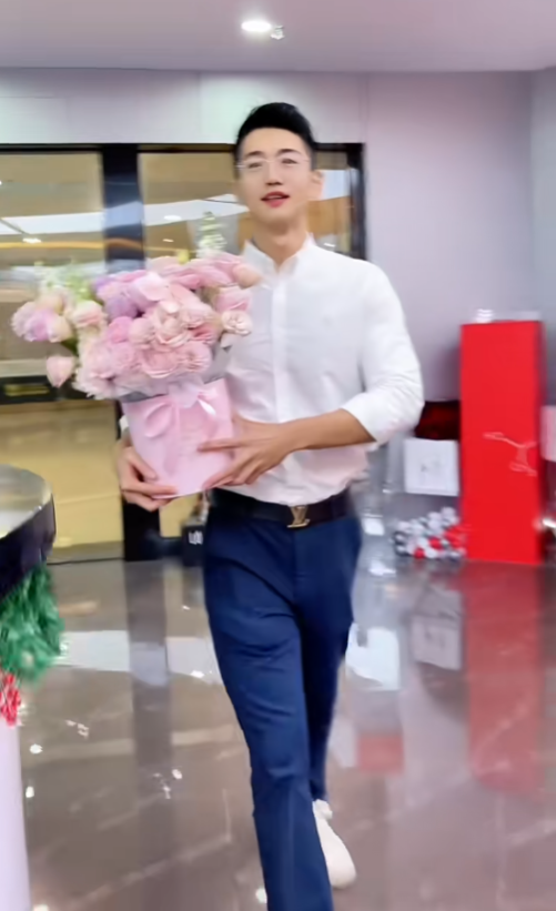 T&aacute;i h&ocirc;n với con trai của bạn th&acirc;n, tưởng h&ocirc;n nh&acirc;n "l&eacute;p vế" m&agrave; được chồng trẻ trao gần 4 tỷ s&iacute;nh lễ, bao năm vẫn nghiện vợ kh&ocirc;ng rời- Ảnh 5.