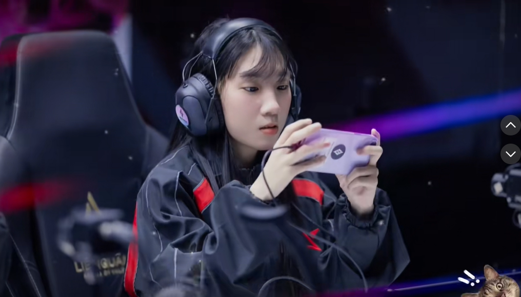 Hoa Tranh - nữ game thủ "chưa bỏ gối xuống th&igrave; đối thủ chỉ l&agrave; mầm non" hot nhất l&uacute;c n&agrave;y l&agrave; ai?- Ảnh 6.