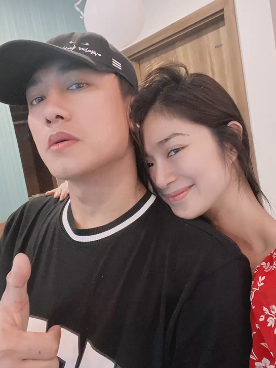 Showbiz Việt chưa ai giấu kỹ như đ&ocirc;i n&agrave;y: Đăng k&yacute; kết h&ocirc;n, sinh con đầu l&ograve;ng cả năm chẳng ai hay biết!- Ảnh 3.