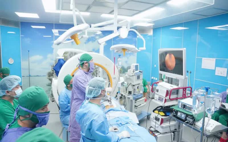 Tho&aacute;t vị đĩa đệm nặng, người đ&agrave;n &ocirc;ng 54 tuổi đi lại trở lại sau phẫu thuật nội soi cột sống- Ảnh 1.