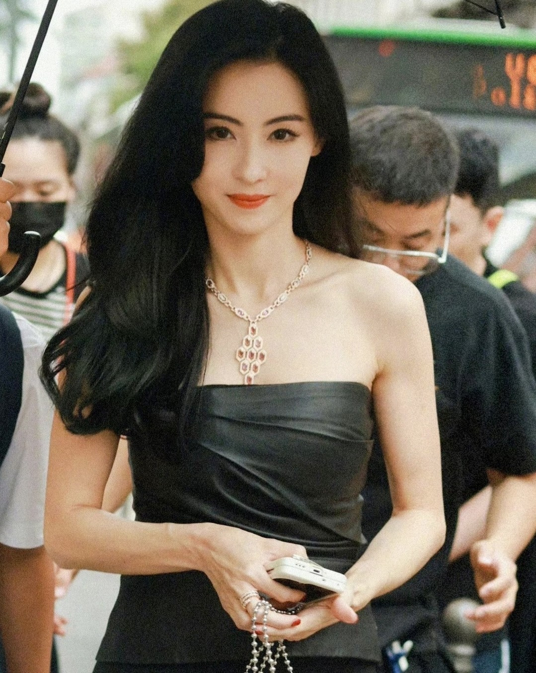 Sự thật khiến Trương B&aacute; Chi bật kh&oacute;c tại t&ograve;a- Ảnh 4.