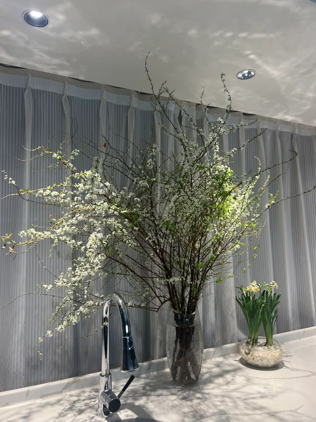 Th&uacute; chơi hoa 