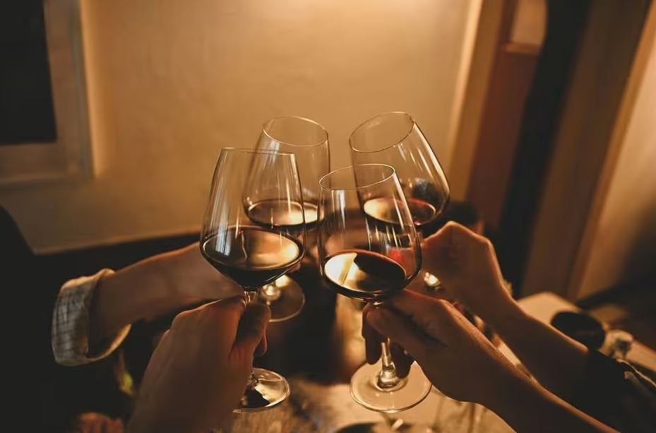 Quy tắc uống rượu của những người sống thọ nhất thế giới- Ảnh 1.