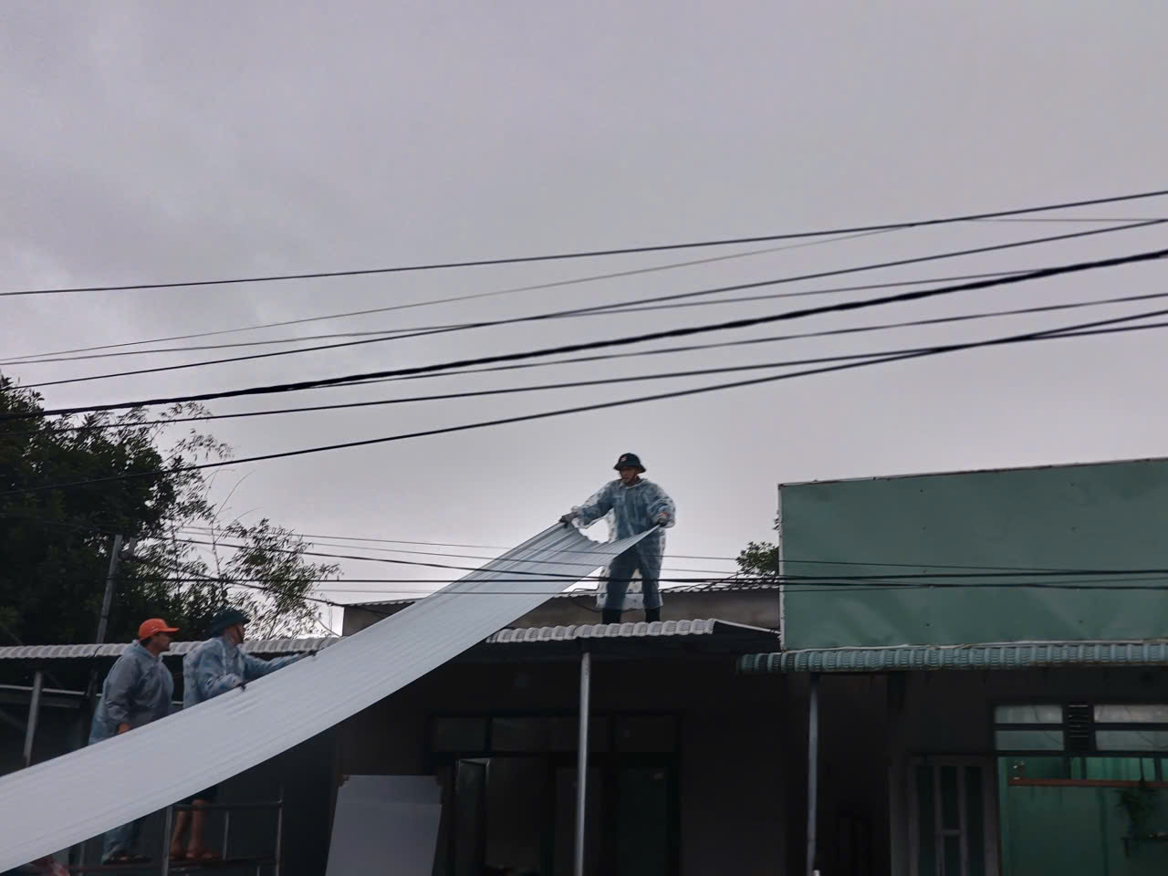 Thi&ecirc;n tai ập tới ng&agrave;y cận kề cuối năm với 4 hộ d&acirc;n ở Đ&agrave; Nẵng- Ảnh 5.