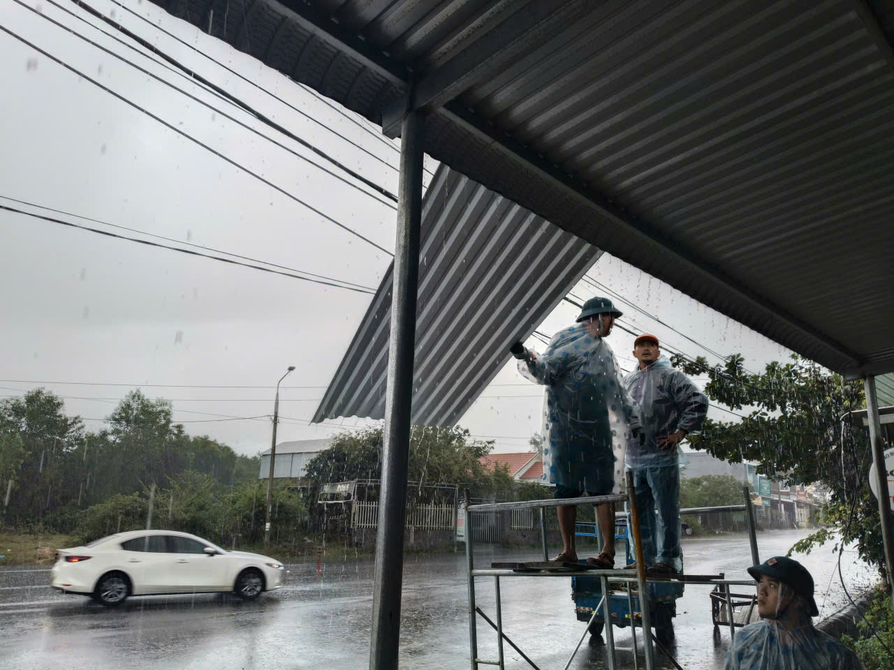 Thi&ecirc;n tai ập tới ng&agrave;y cận kề cuối năm với 4 hộ d&acirc;n ở Đ&agrave; Nẵng- Ảnh 4.