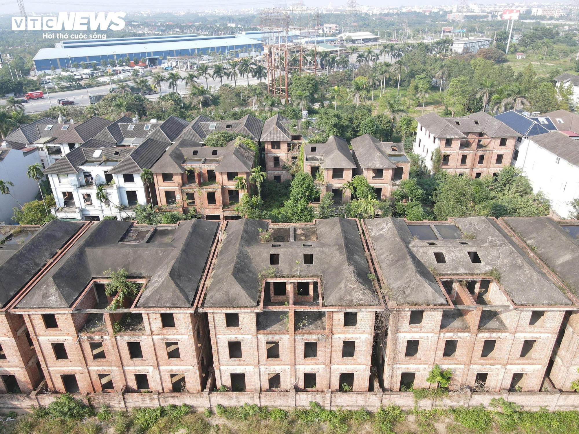 Loạt biệt thự chục tỷ 'đắp chiếu' giữa khu đ&ocirc; thị hoang vắng ở Bắc Ninh- Ảnh 2.