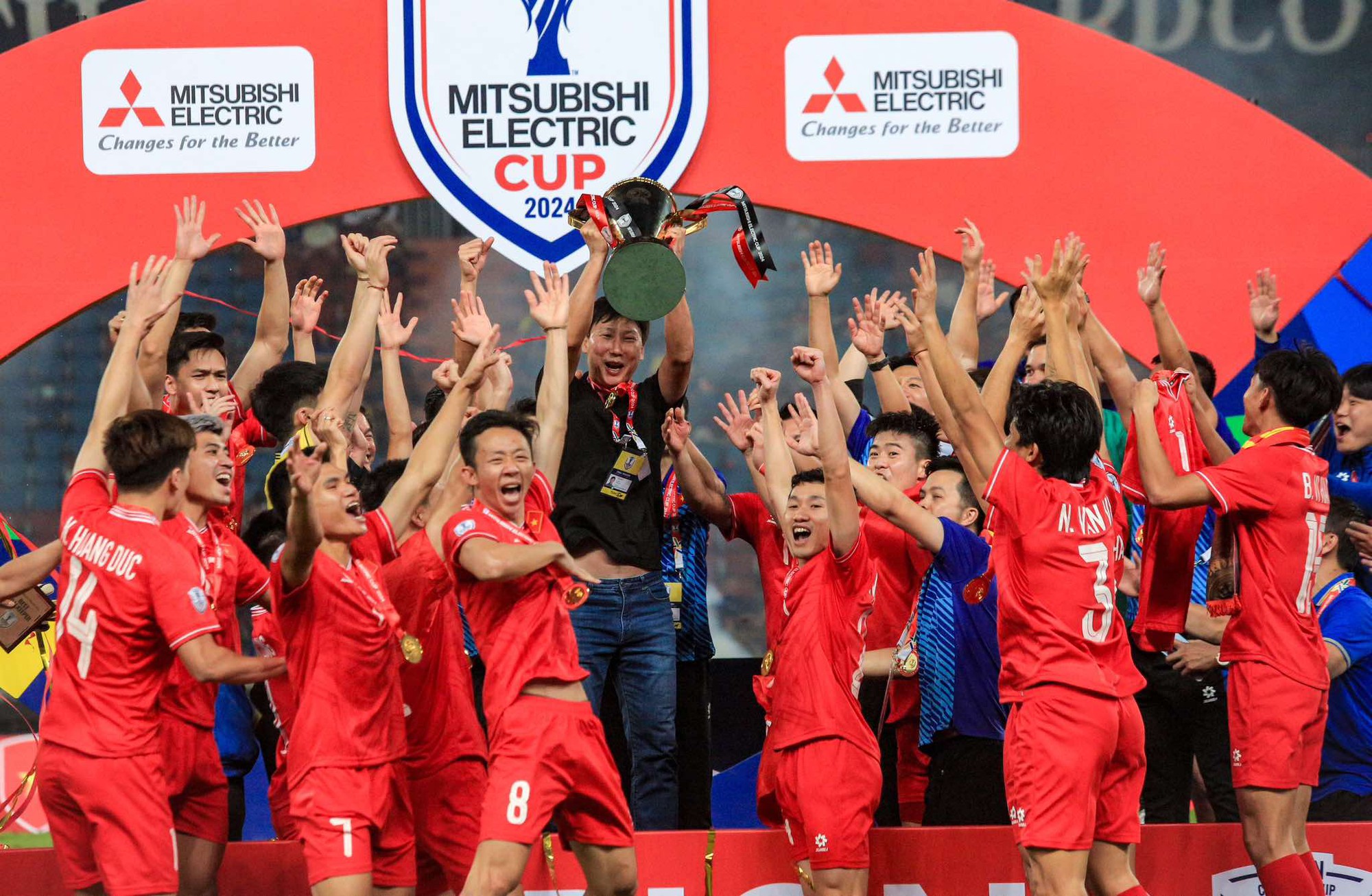 "Cú ăn ba" lịch sử Đông Nam Á của HLV Kim Sang-sik, ngay cả ông Park Hang-seo cũng không có được- Ảnh 1. "Cú ăn ba" lịch sử Đông Nam Á của HLV Kim Sang-sik, ngay cả ông Park Hang-seo cũng không có được- Ảnh 1.