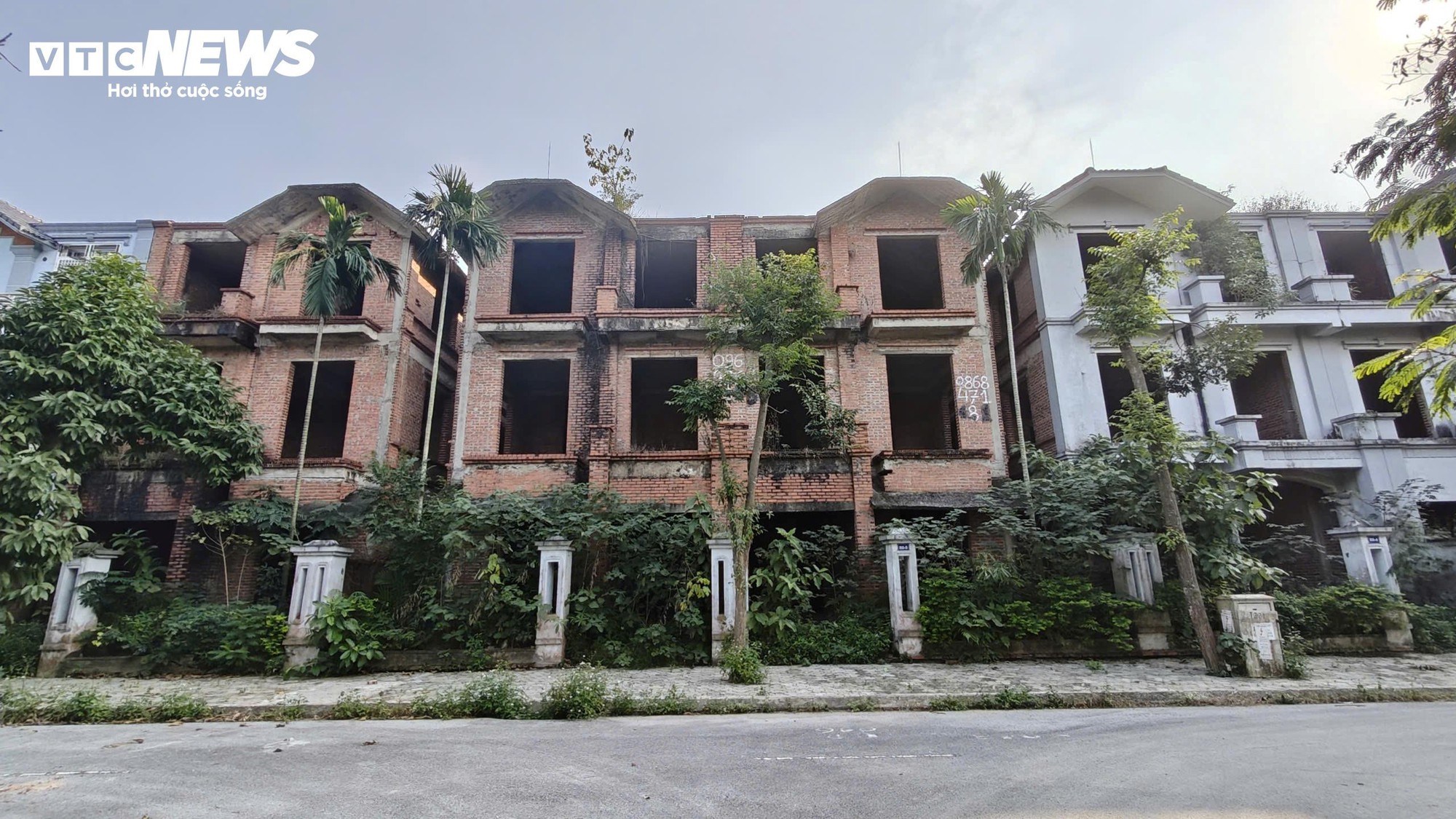 Loạt biệt thự chục tỷ 'đắp chiếu' giữa khu đ&ocirc; thị hoang vắng ở Bắc Ninh- Ảnh 8.