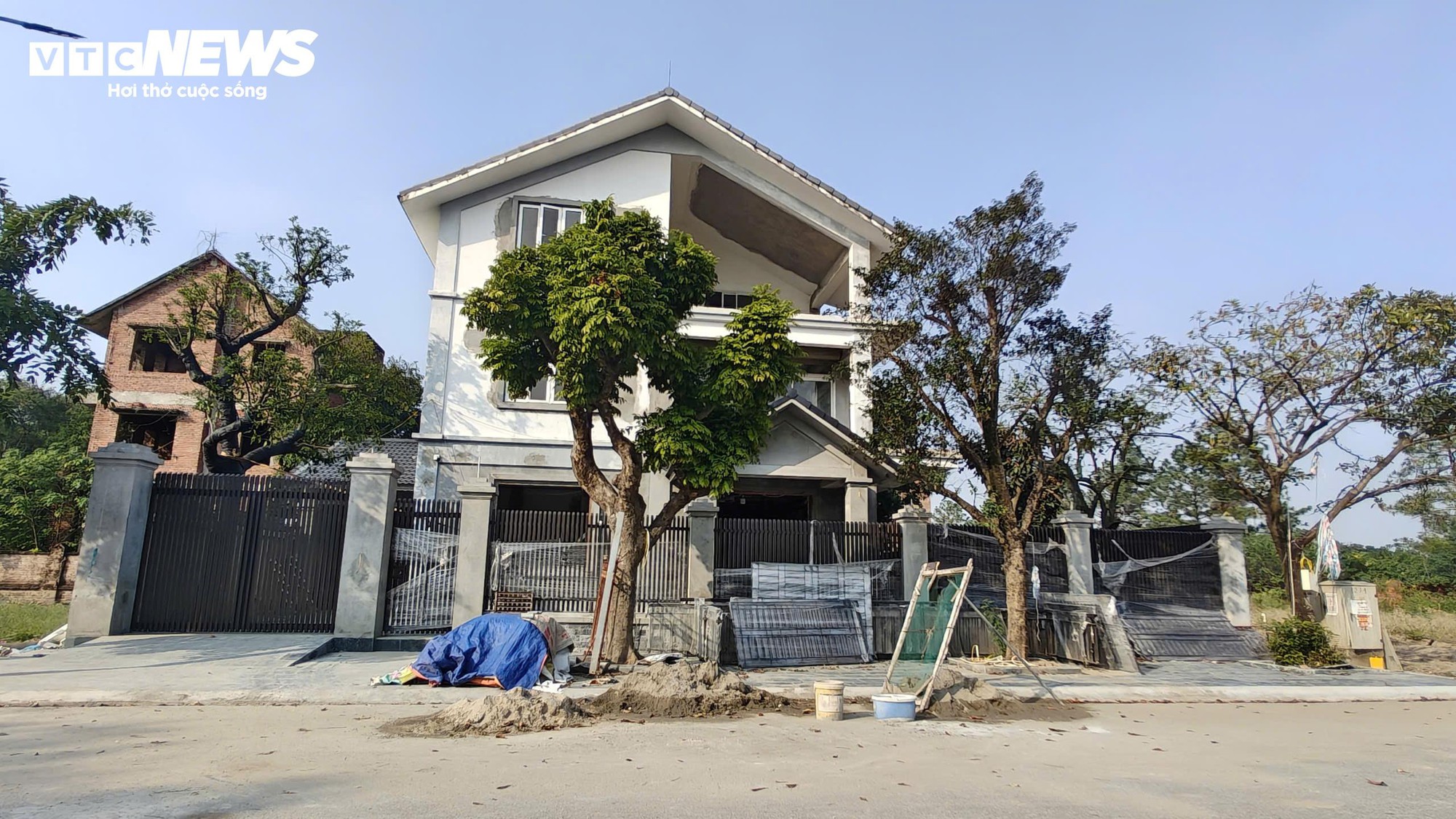 Loạt biệt thự chục tỷ 'đắp chiếu' giữa khu đ&ocirc; thị hoang vắng ở Bắc Ninh- Ảnh 11.