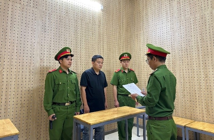 Bắt cựu nhân viên ngân hàng Phan Tấn Hoàng- Ảnh 1. Bắt cựu nhân viên ngân hàng Phan Tấn Hoàng- Ảnh 1.