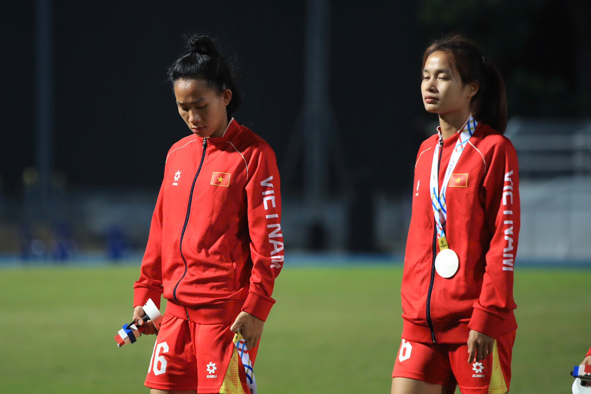Thương lắm những đôi mắt đượm buồn của đội tuyển nữ Việt Nam!- Ảnh 15. Thương lắm những đôi mắt đượm buồn của đội tuyển nữ Việt Nam!- Ảnh 15.