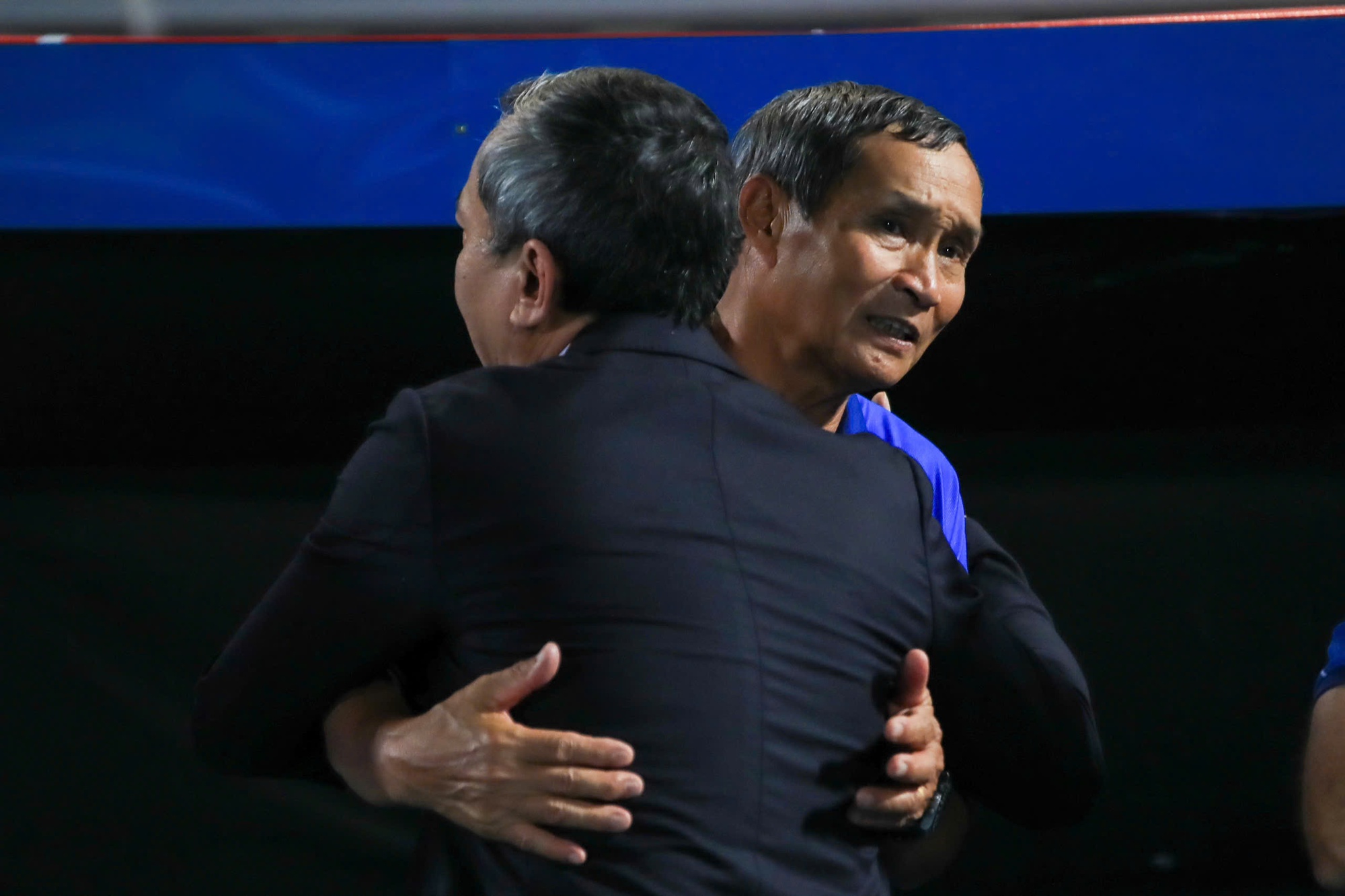 Thương lắm những đôi mắt đượm buồn của đội tuyển nữ Việt Nam!- Ảnh 8. Thương lắm những đôi mắt đượm buồn của đội tuyển nữ Việt Nam!- Ảnh 8.