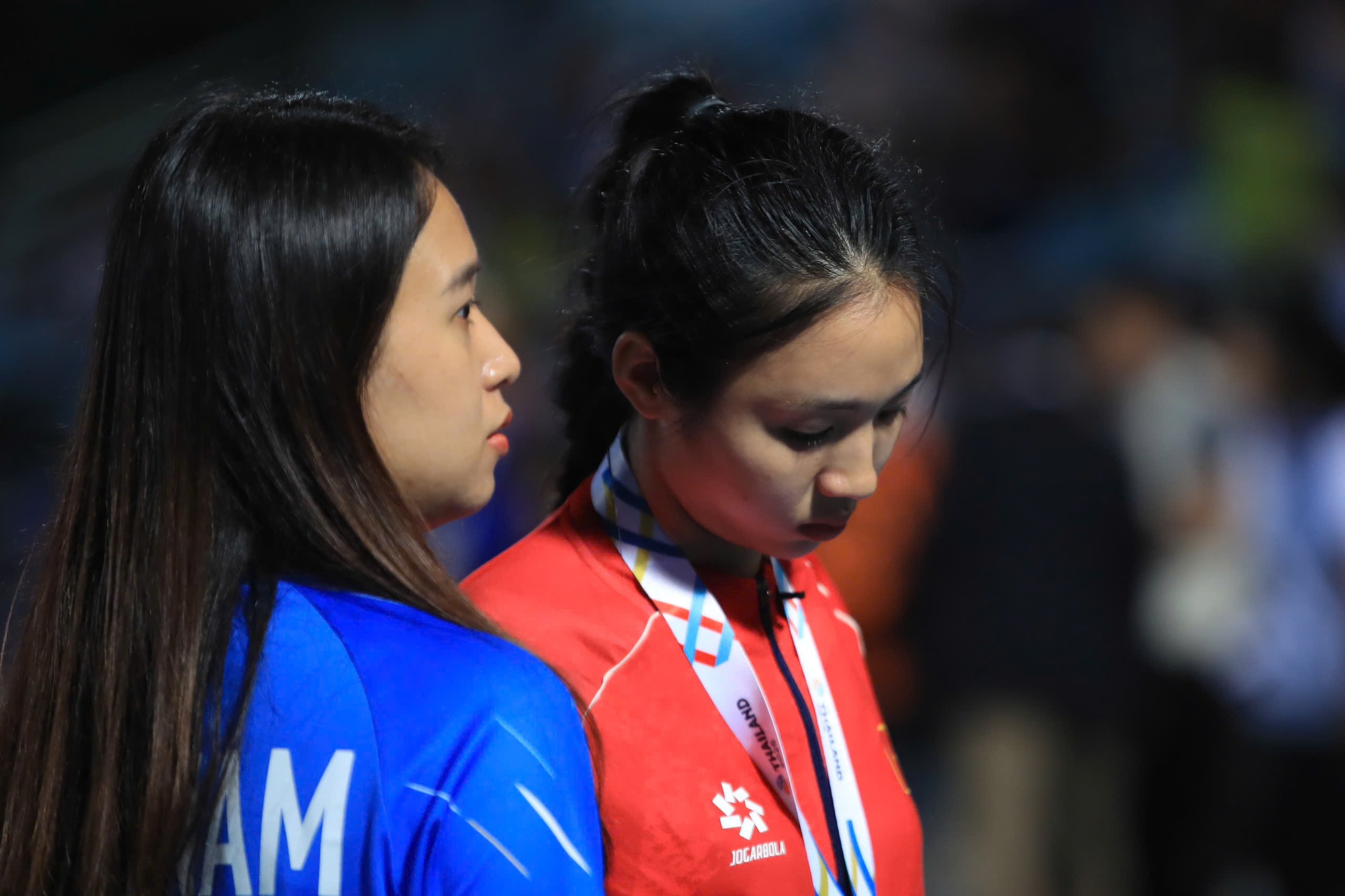 Thương lắm những đôi mắt đượm buồn của đội tuyển nữ Việt Nam!- Ảnh 4. Thương lắm những đôi mắt đượm buồn của đội tuyển nữ Việt Nam!- Ảnh 4.