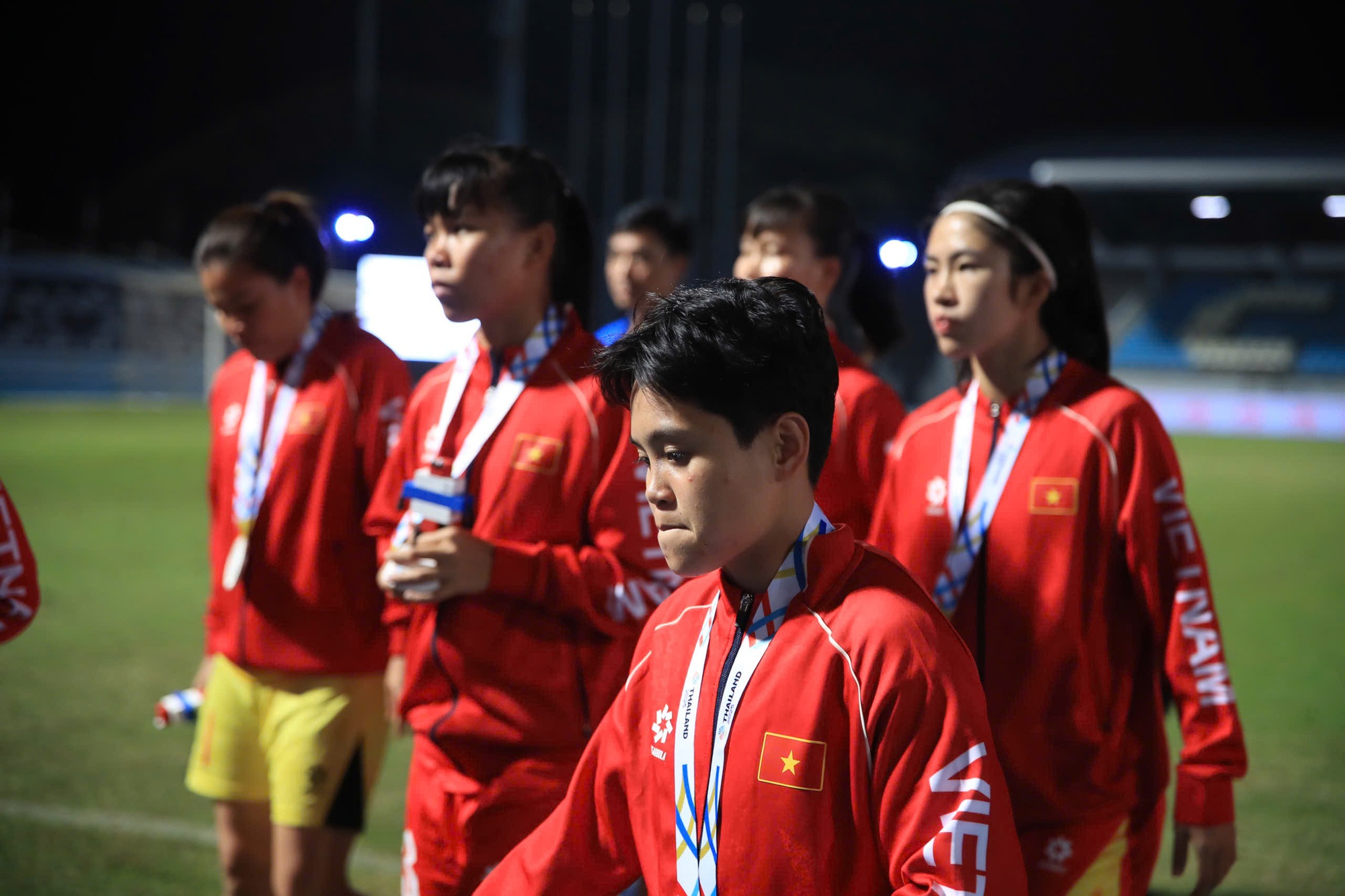 Thương lắm những đôi mắt đượm buồn của đội tuyển nữ Việt Nam!- Ảnh 14. Thương lắm những đôi mắt đượm buồn của đội tuyển nữ Việt Nam!- Ảnh 14.