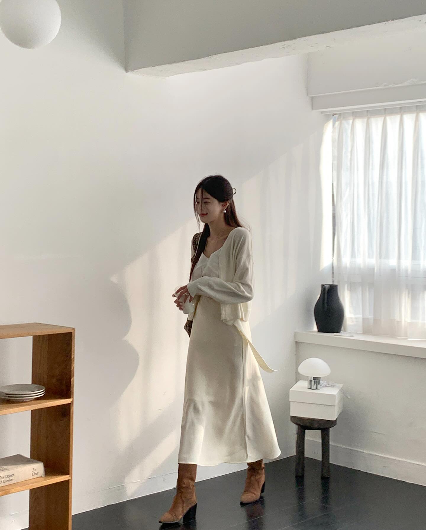 Chân váy sáng màu mix cùng với 5 mẫu áo này thì không thể xuất sắc hơn- Ảnh 12. Chân váy sáng màu mix cùng với 5 mẫu áo này thì không thể xuất sắc hơn- Ảnh 12.