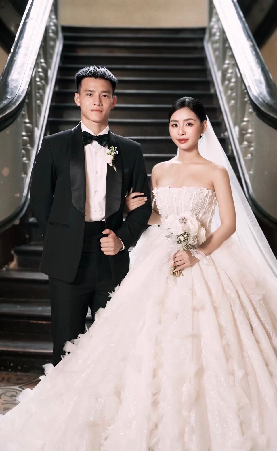 Nguyễn Thanh Nhàn - cầu thủ cởi áo khoe 6 múi sau bàn thắng "kết liễu" Thái Lan là ai?- Ảnh 5. Nguyễn Thanh Nhàn - cầu thủ cởi áo khoe 6 múi sau bàn thắng "kết liễu" Thái Lan là ai?- Ảnh 5.