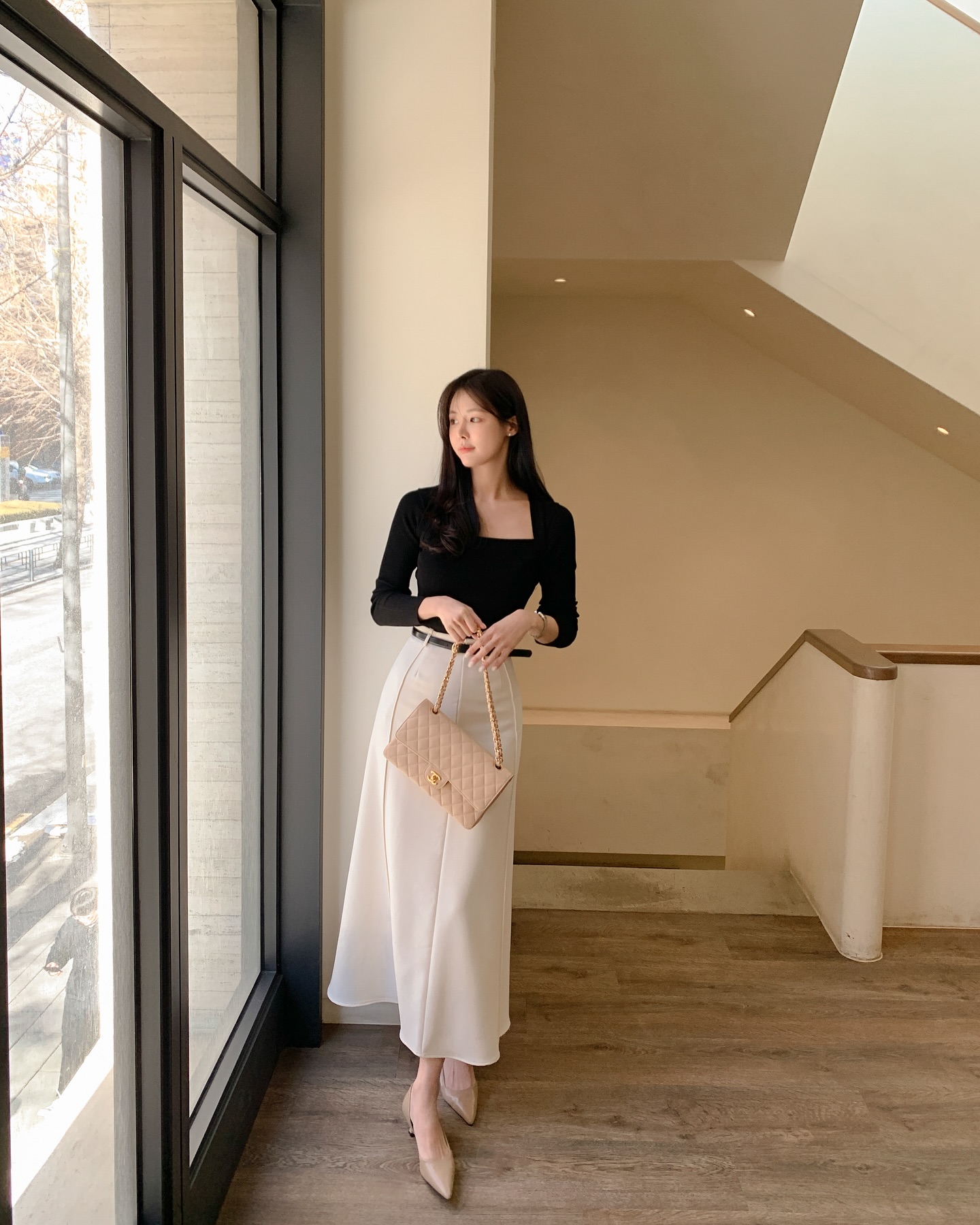 Chân váy sáng màu mix cùng với 5 mẫu áo này thì không thể xuất sắc hơn- Ảnh 6. Chân váy sáng màu mix cùng với 5 mẫu áo này thì không thể xuất sắc hơn- Ảnh 6.