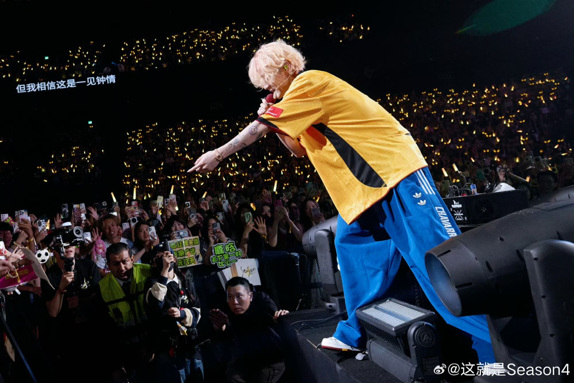 Đẳng cấp "đỉnh lưu": Sao hạng A hết thời vẫn đủ sức tẩu t&aacute;n cả triệu album, 90 ph&uacute;t bỏ t&uacute;i 112 tỷ đồng- Ảnh 4.