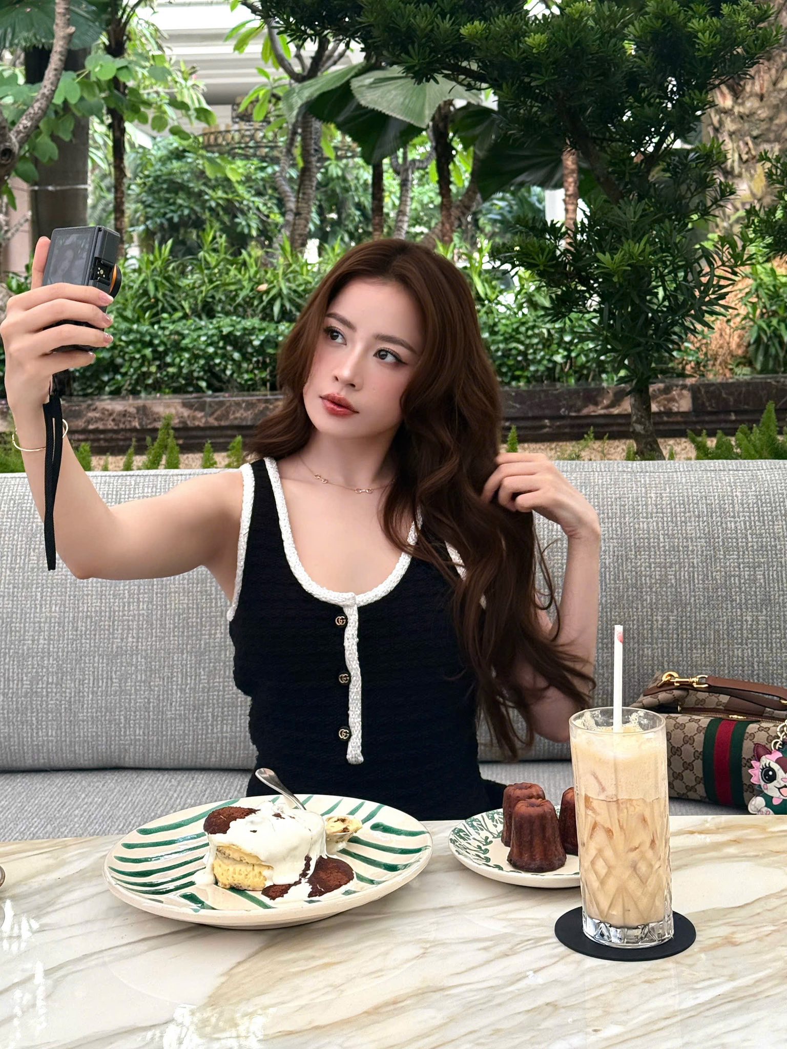 Việt Nam có 1 mỹ nhân đẹp đến mức chỉ ngồi cười cũng đổi đời, visual đỉnh cao gây bão khắp MXH Trung Quốc- Ảnh 1. Việt Nam có 1 mỹ nhân đẹp đến mức chỉ ngồi cười cũng đổi đời, visual đỉnh cao gây bão khắp MXH Trung Quốc- Ảnh 1.