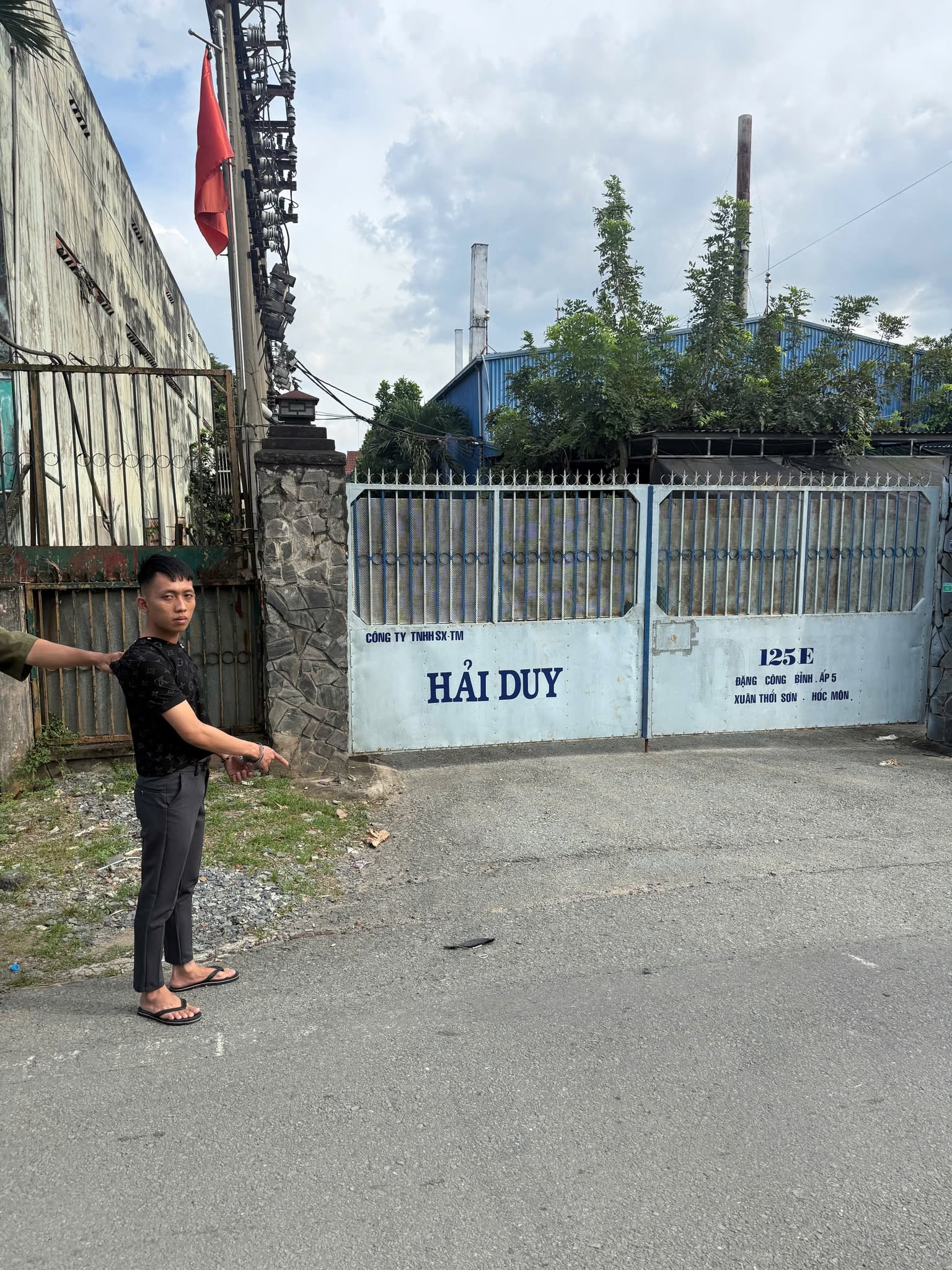 Tạm giữ đôi bạn thân Võ Phi Long và Nguyễn Quốc Công- Ảnh 2. Tạm giữ đôi bạn thân Võ Phi Long và Nguyễn Quốc Công- Ảnh 2.