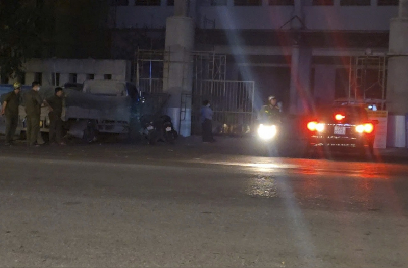 TP.HCM: Sập giàn giáo tại Nhà thi đấu Phú Thọ, 2 người thương vong- Ảnh 1. TP.HCM: Sập giàn giáo tại Nhà thi đấu Phú Thọ, 2 người thương vong- Ảnh 1.