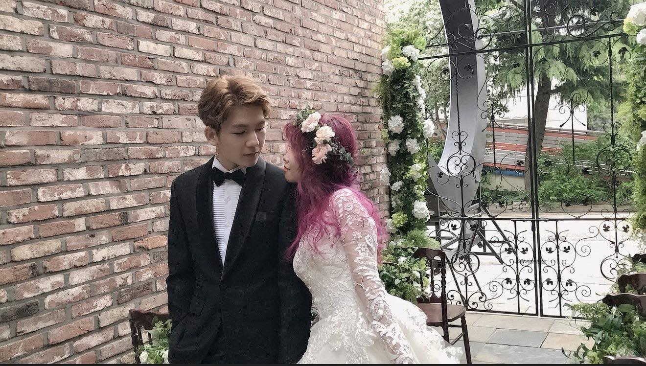 Nữ ca sĩ cưới chồng kém 4 tuổi, 8 năm không con cái vẫn hạnh phúc, U40 trẻ đẹp như 20- Ảnh 4. Nữ ca sĩ cưới chồng kém 4 tuổi, 8 năm không con cái vẫn hạnh phúc, U40 trẻ đẹp như 20- Ảnh 4.