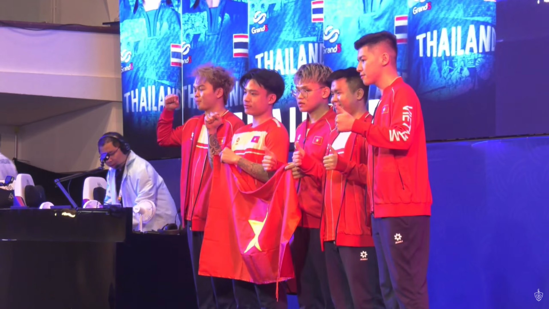 Ngược dòng cảm xúc: Đội tuyển Liên Quân Mobile Việt Nam đánh bại Thái Lan, thẳng tiến Chung kết SEA Games 33- Ảnh 1. Ngược dòng cảm xúc: Đội tuyển Liên Quân Mobile Việt Nam đánh bại Thái Lan, thẳng tiến Chung kết SEA Games 33- Ảnh 1.