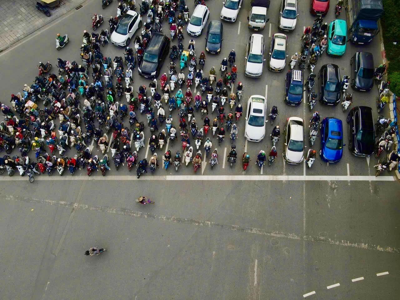 1.837 camera AI tr&ecirc;n khắp H&agrave; Nội "soi" được bao nhi&ecirc;u người vi phạm, lỗi n&agrave;o nhiều nhất sau 5 ng&agrave;y?- Ảnh 4.