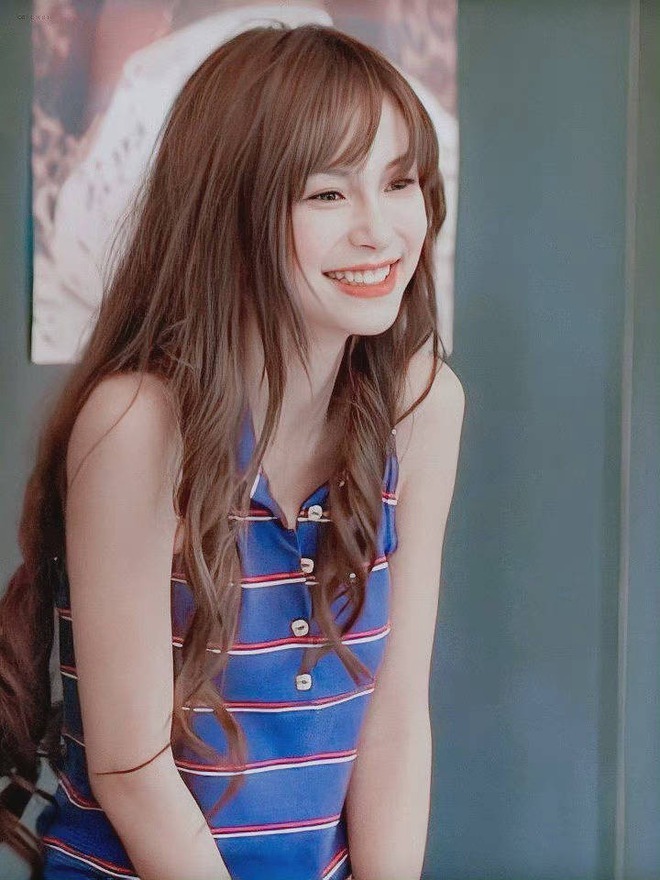 Angelababy đang l&agrave;m g&igrave; với gương mặt của m&igrave;nh vậy?- Ảnh 8.