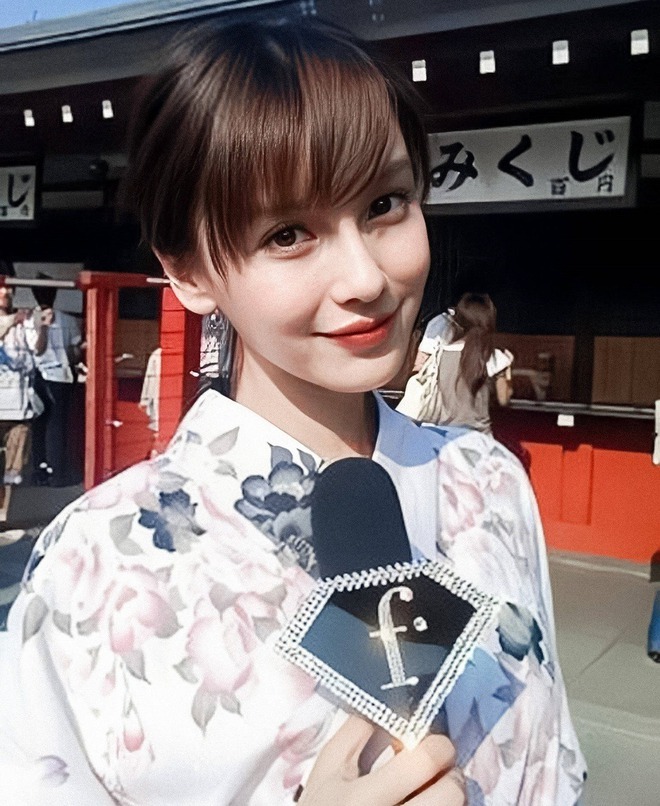 Angelababy đang l&agrave;m g&igrave; với gương mặt của m&igrave;nh vậy?- Ảnh 9.